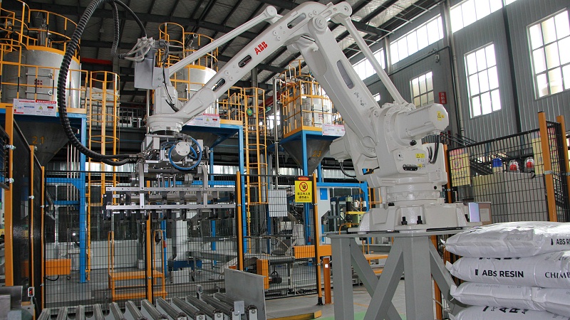 現(xiàn)代化生產(chǎn)車間-青島中新華美塑料有限公司