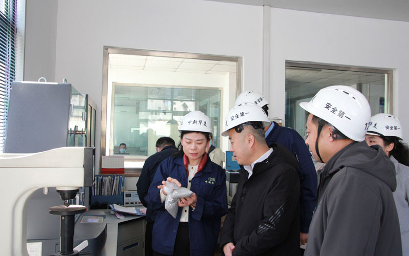 市委臺港澳辦副主任曲科世參觀青島中新華美實驗室