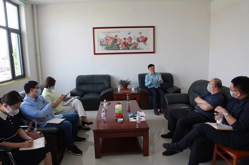 企業(yè)家們現(xiàn)場(chǎng)分組進(jìn)行頭腦風(fēng)暴